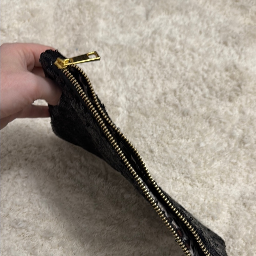 👛Black Sequin Clutch with Gold Zipper - Picture 4 of 4